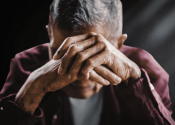 Млад мъж от Варна е осъден за насилие и заплаха с убийство срещу дядо си