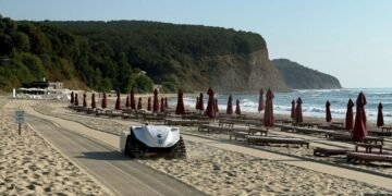 Първият плажен робот постави България на световната карта на иновациите (ВИДЕО)