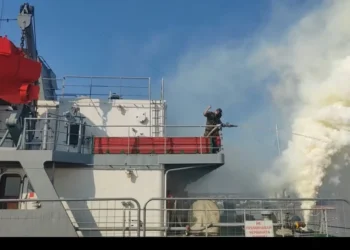При тренировка в рамките на учението „Бриз 2025“: Гасиха пламнал кораб в пристанище Варна