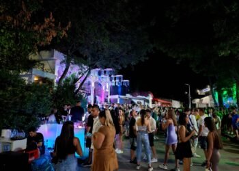 Десетки непълнолетни установени в късните часове при спец полицейска операция във Варна