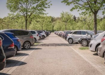 Паркиране в курортен комплекс Албена – вход, паркинг зони и автомобили през туристическия сезон