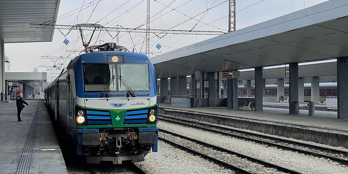 Караджов защити БДЖ: Няма нужда от измислени кризи