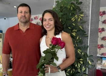 Петнайстата в световния плувен елит Тея Николова: Сингапур е като модерен град в джунглата!