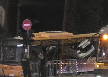 Без спирачка: Виктор Илиев връхлита с бясна скорост в прозореца на автобус в София (ВИДЕО/СНИМКИ)