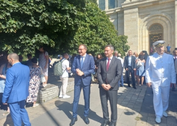 Борислав Гуцанов във Варна: Планираме майчинските през втората година да са колкото минималната работна заплата