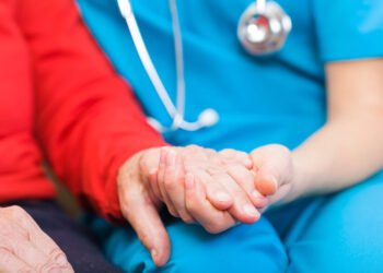 Девня въвежда иновативни здравно-социални услуги за уязвими хора с помощта на телекеър технологии