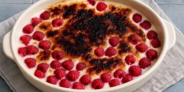 Малините никога не са били толкова вкусни: 10-минутен руски гратен с кафява захар