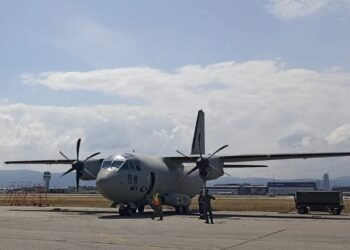 Екипаж на самолет C-27J Spartan транспортира по спешност дете