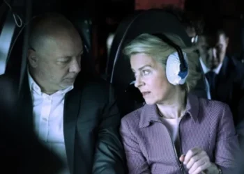 Балонът за страховития екшън над Пловдив със самолета на Урсула фон дер Лайен се спука за 24 часа. Оказа се лъжа