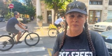 Силвия Жекова от Варна: 25 години водя битка с институциите за общинско жилище! Загубих дете и съпруг, но не губя надежда и няма да се откажа! (ВИДЕО)