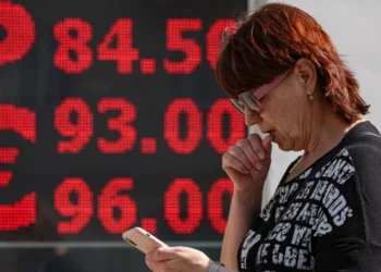 Кремъл успокои руснаците: Колебанията в курса на рублата са част от пазарните процеси