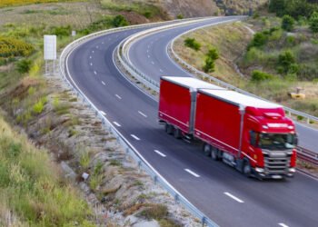 На 8 септември от 14 ч. до 20 ч. ще е ограничено движението на тежкотоварни камиони над 12 т по АМ „Тракия“, АМ „Хемус“ и АМ „Струма“ само в посока София