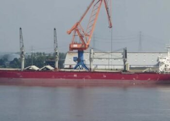 Откриха два трупа в хамбара на кораб в Бургас, единият е на мъж от Варна