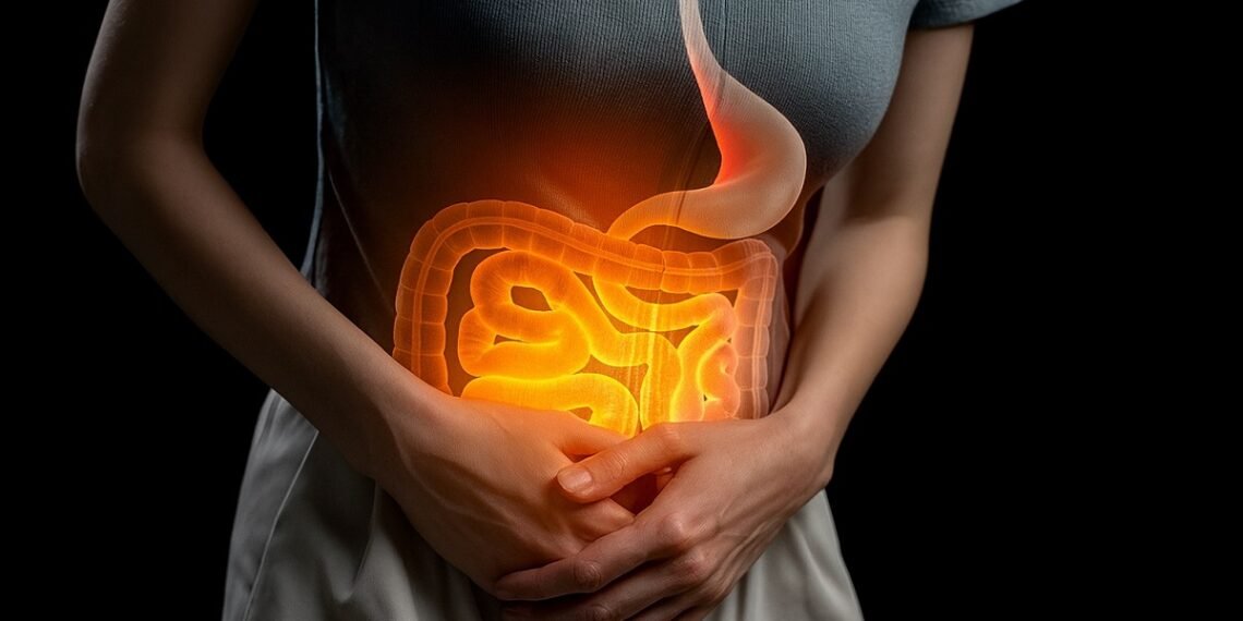 Жена държи корема си с визуализирани светещи черва и стомах – символично изображение на чревни инфекции и болки в стомаха