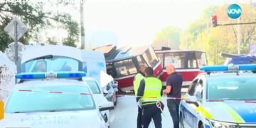 Неизвестен подкара оставен без надзор трамвай и се заби в подлез в София (ВИДЕО)