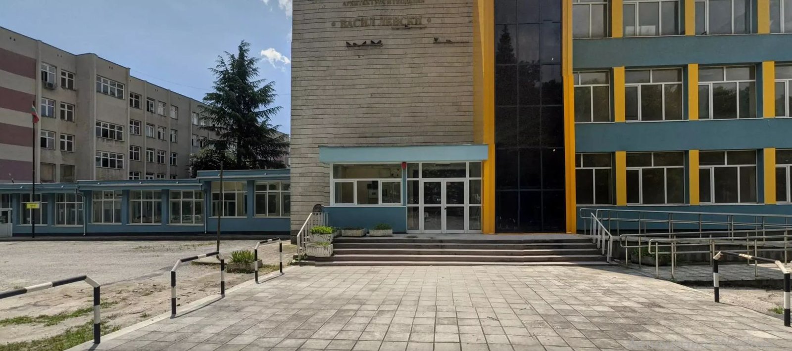 Откриване на учебната 2025/2026 година в ПГСАГ „Васил Левски“ – най-старото техническо училище във Варна, с ученици, учители и официални гости