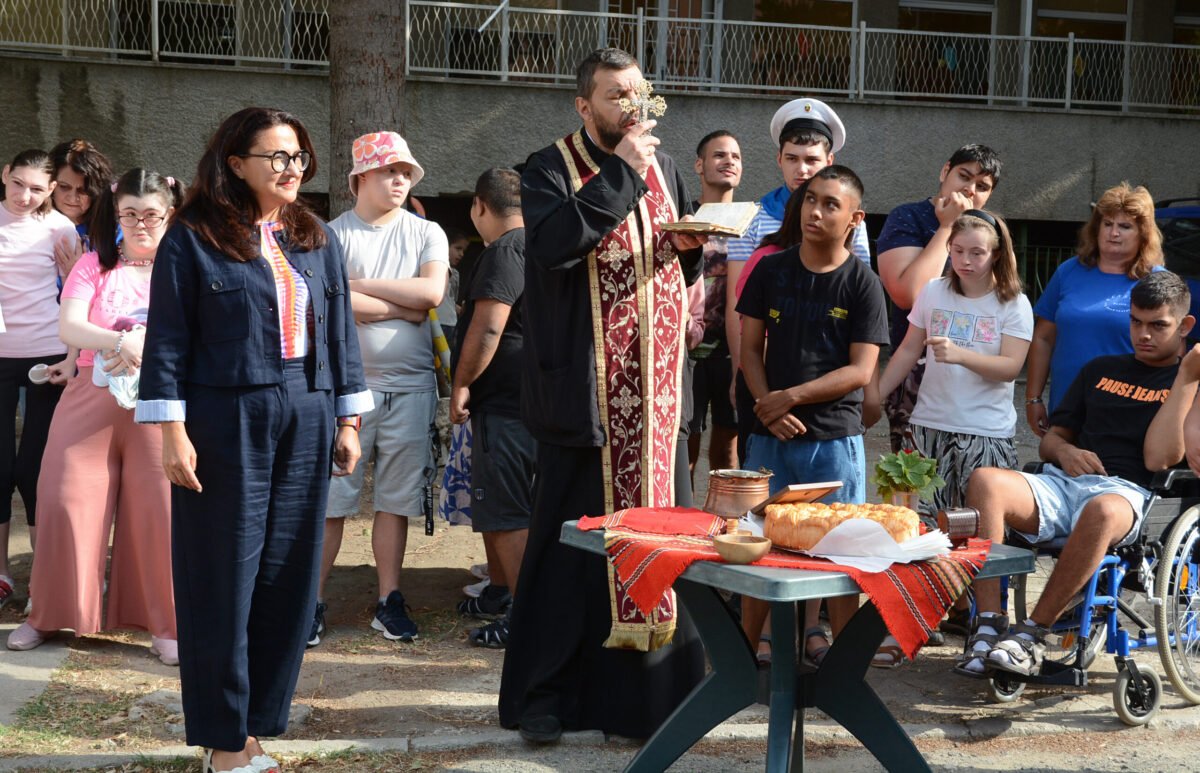 Община Варна осигури нов бус на Дневния център за деца и младежи с умствена изостаналост „Св. Йоан Златоуст“