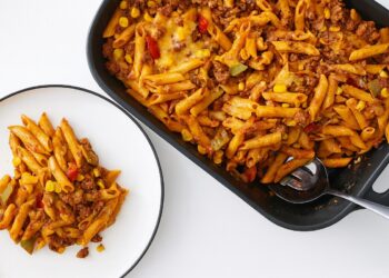 Мусака с паста и сирене: Лесна и вкусна алтернатива на класиката