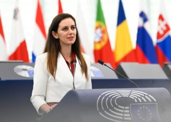 Евродепутат от „Възраждане“ алармира за катастрофалния общ дълг: 15-20% от бюджета на ЕС отиват за лихви