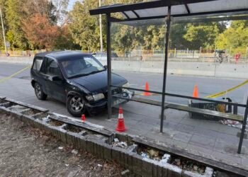 Джип самокатастрофира във варненския квартал “Аспарухово”, няма пострадали (СНИМКИ)