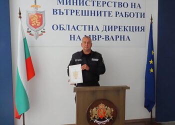 С награда и аплодисменти изпратиха в заслужена почивка главен инспектор Евгени Радулов – началник на сектор „Специализирани полицейски сили“ във Варна