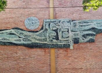 Мозайката „Хората и морето“ от варненската автогара оживява отново в СУХНИ „Константин Преславски“ – Варна