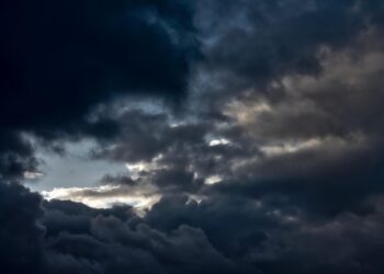 Времето утре, 7 октомври: Силен дъжд, вятър и застудяване в цяла България