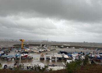 Частично бедствено положение в Бургас! Потоп в “Елените” – Свети Влас, кметът Димитър Николов нареди незабавна евакуация (ВИДЕО/СНИМКИ)