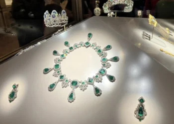 Арестуваха двама заподозрени за кражбата на бижута от Лувъра