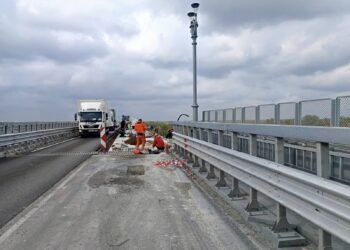 Монтирани са всичките 128 стоманобетонни панела в участъка в ремонт на Дунав мост при Русе