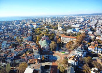 Поставят паметна плоча на едни от създателите на ММФ „Варненско лято“ – музикантите  Асен и Найден Найденови