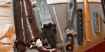 Полицията в Русе иззе оръжеен арсенал от мъж, разследван за нападение над младеж