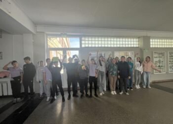 Ученици от СУ „Гео Милев“ във Варна отбелязаха Световния ден на думата „Здравей“ и Денят на християнското семейство