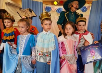 Вълшебен менует обедини в балната зала на ДГ №33 „Делфинче” прелестни принцеси и галантни принцове