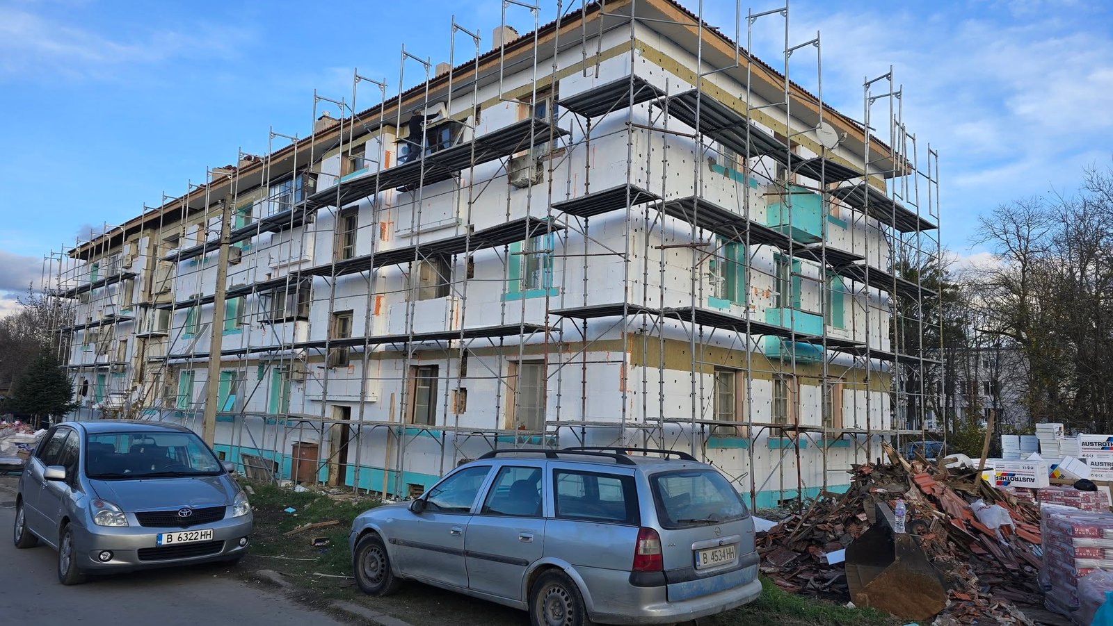 Кметът на Долни чифлик и областният управител представят инфраструктурните и социалните проекти на общината за 2026 година