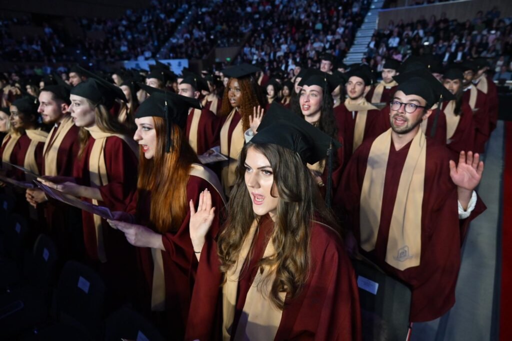 Тържествено дипломиране на младите лекари от Випуск 2025 на МУ–Варна в Двореца на културата и спорта