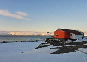 Българската антарктическа база отвори за новия полярен сезон