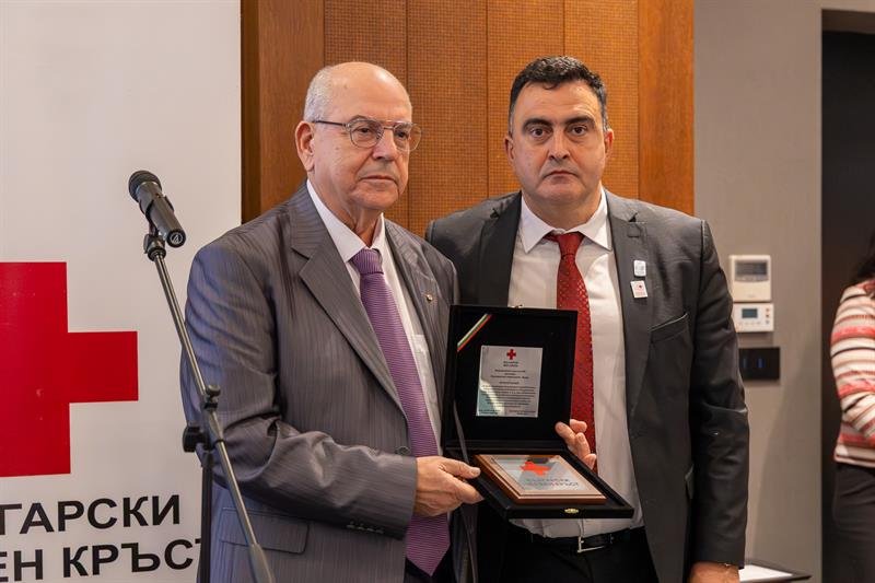 МУ-Варна с отличия по повод 140 годишния юбилей от създаването на БЧК - Варна