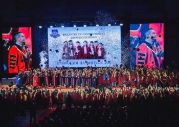 Промоция на Випуск 2025 на Факултета по обществено здравеопазване към МУ–Варна с десетки абсолвенти на сцената в Двореца на културата и спорта.