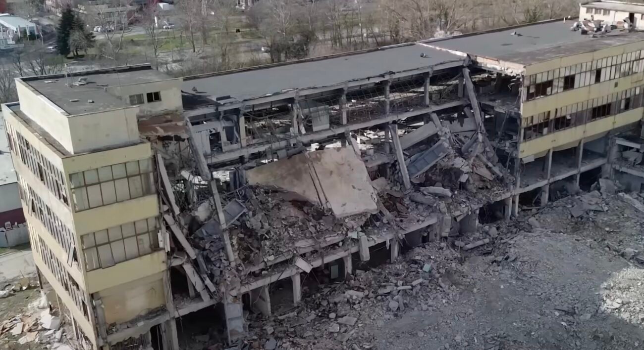 Разрушеният радиозавод във Варна