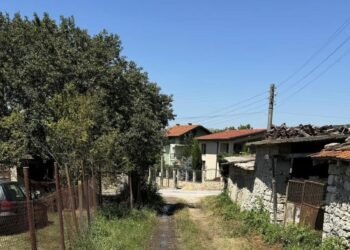 Долище с петиция до Община Аксаково за улици, вода и транспорт