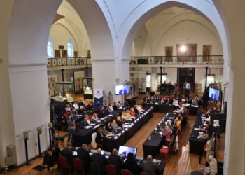 Министър Вълчев: Необходим е микс от мерки срещу вредното онлайн влияние върху децата