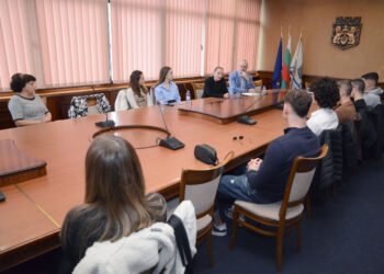 Студенти по право провеждат част от практическите си упражнения в Община Варна