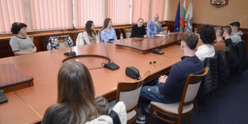 Студенти по право провеждат част от практическите си упражнения в Община Варна