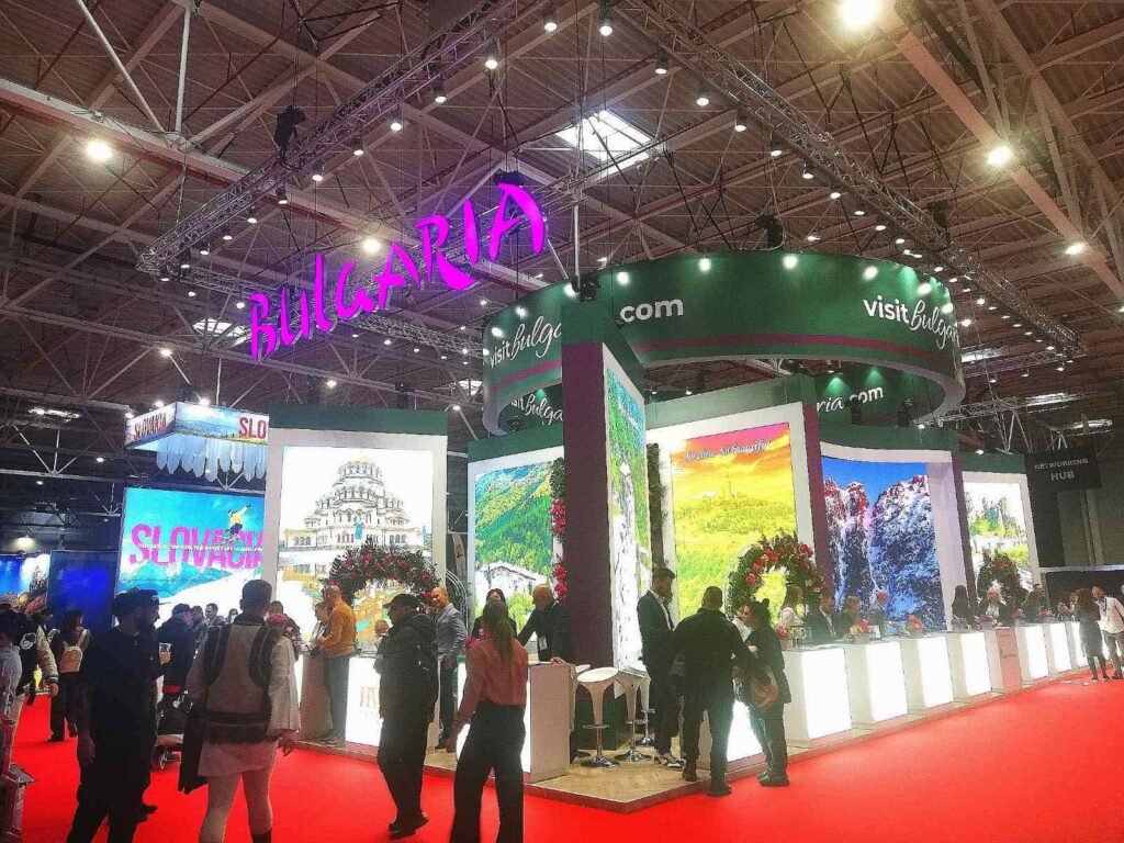 Щандът на Варна на туристическото изложение TTR 2025 в Букурещ, с представяне на целогодишни туристически продукти и силен интерес от посетители.