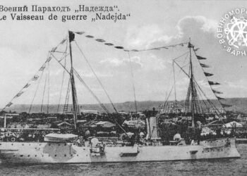 Архивна черно-бяла фотография на учебния крайцер „Надежда“, първия български военен кораб, плавал в Атлантика и Средиземно море.