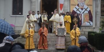 Военноморските сили отбелязват Никулден пред храм „Св. Николай Чудотворец“ във Варна с тържествен ритуал и молебен