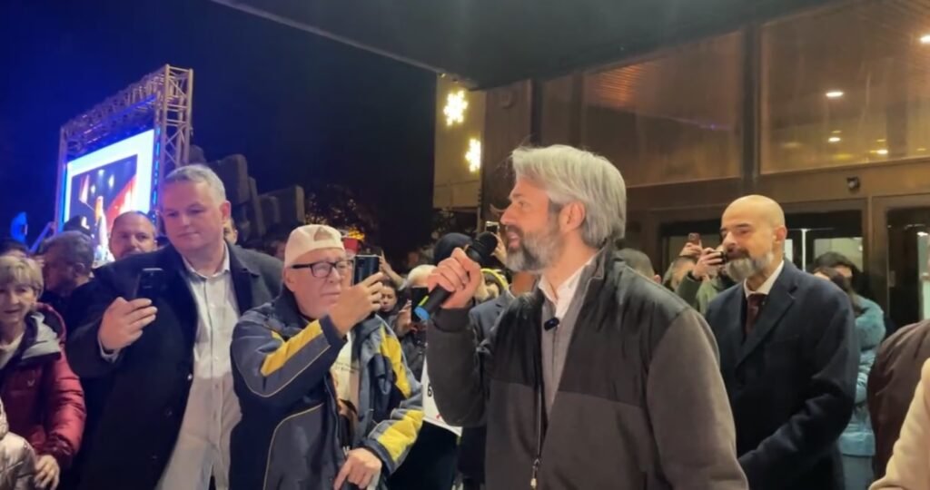 Благомир Коцев говори пред протестиращи във Варна по време на демонстрация срещу Бюджет 2026.