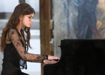 Благотворителен базар под мото “Любовта е полет” набира средства за млада пианистка от Варна, търсят се доброволци за организация на събитието