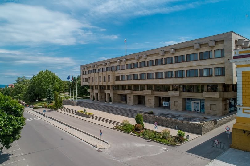 Общински съветници сезираха АДФИ и Сметната палата за съмнения в разходването на средства за чуждестранни командировки в Община Шумен